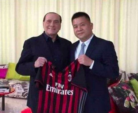 肌肉男裸体洗澡露j网站