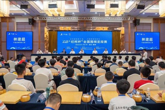 三上悠亚与上司在办公室