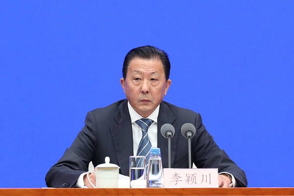 男生和老师一起差差差的游戏